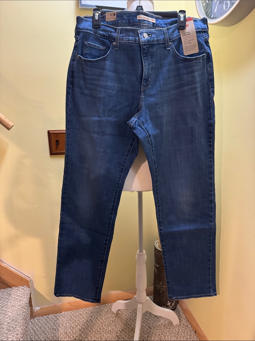 NWT Levis shaping jeans size 16W.